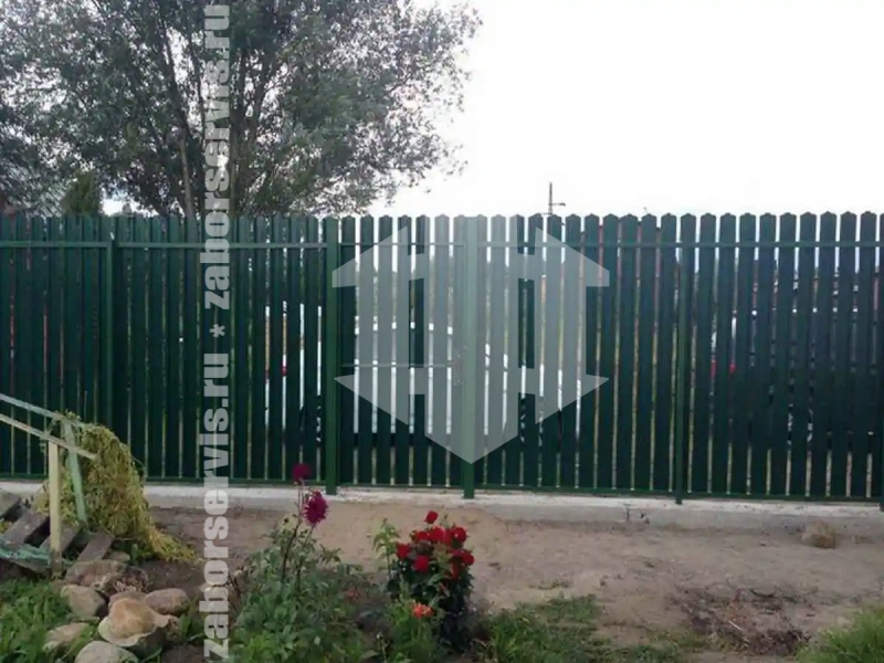 Забор из металлического штакетника 79 метров