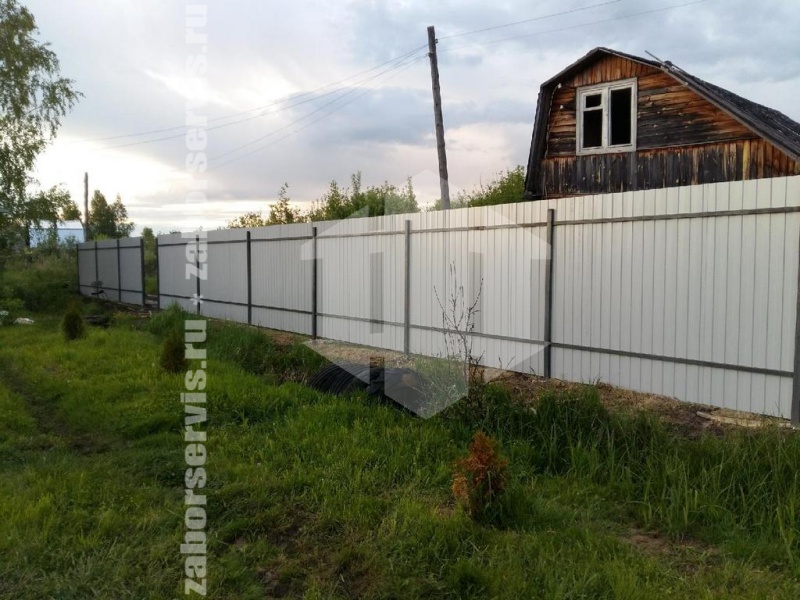 Забор из профнастила с утрамбовкой щебнем 34 метра