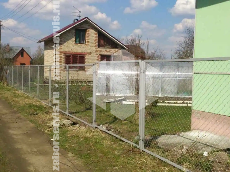 Забор из сетки рабицы секциями 83 метра