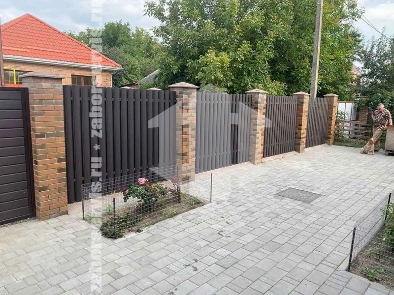 Заборы из металлического штакетника шахматка 72 метра