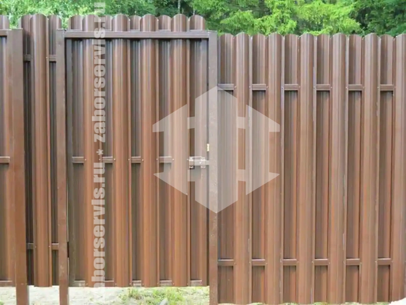 Заборы из металлического штакетника шахматка 43 метра