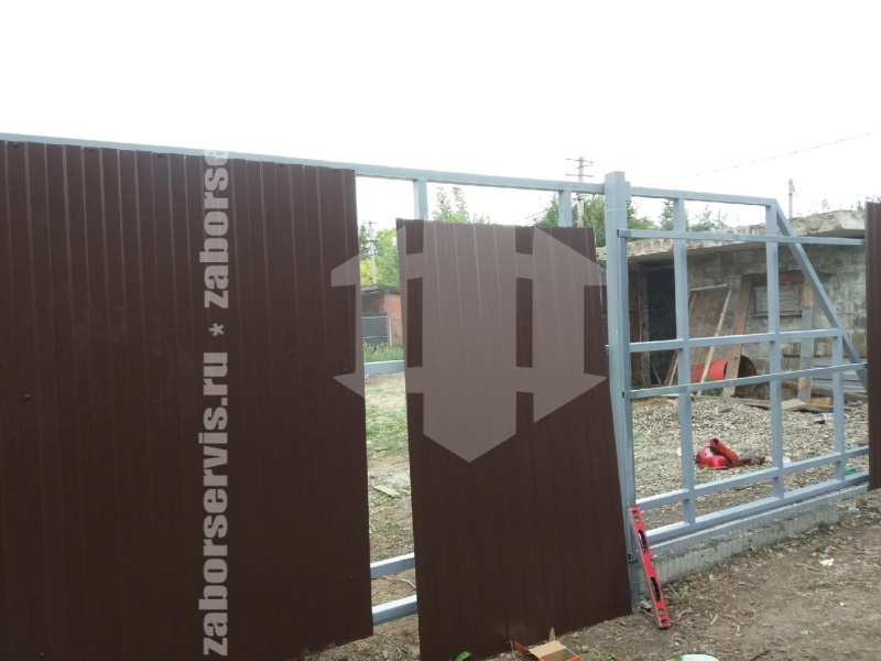 Забор из профнастила с бетонированием столбов 109 метров