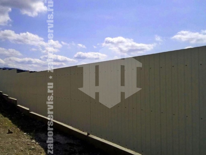 Забор из профнастила на ленточном фундаменте 14 соток