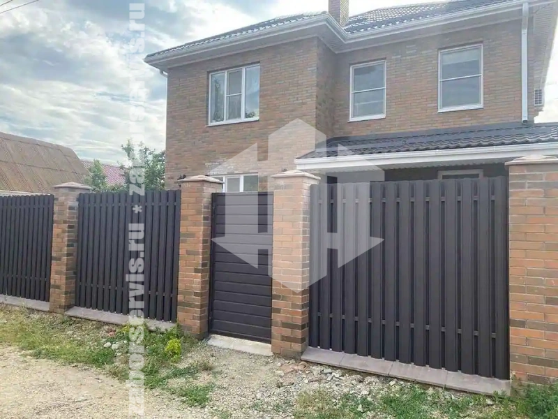 Заборы из металлического штакетника шахматка 72 метра