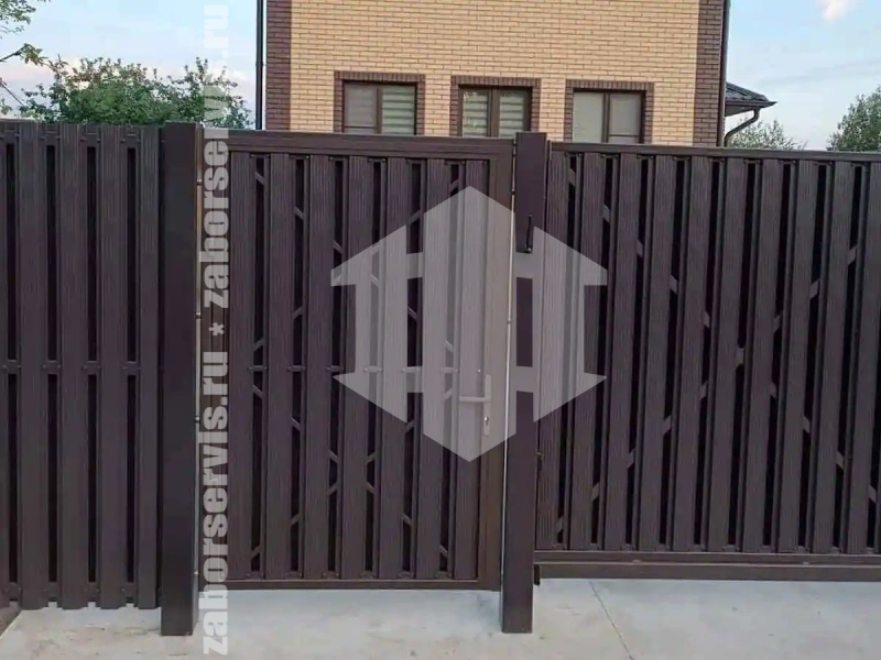 Заборы из металлического штакетника шахматка 66 метров