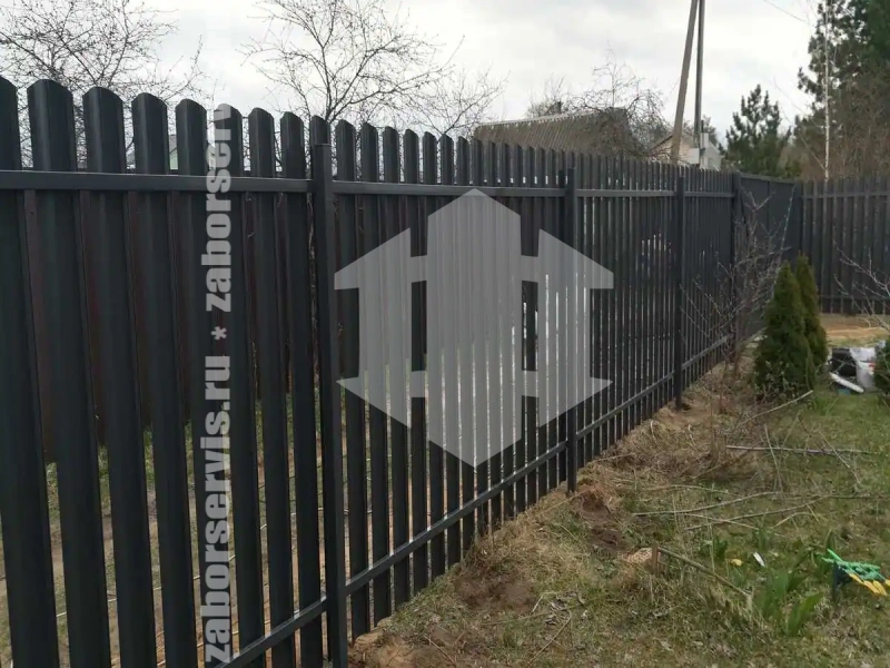 Забор из евроштакетника с бетонированием столбов 56 метров