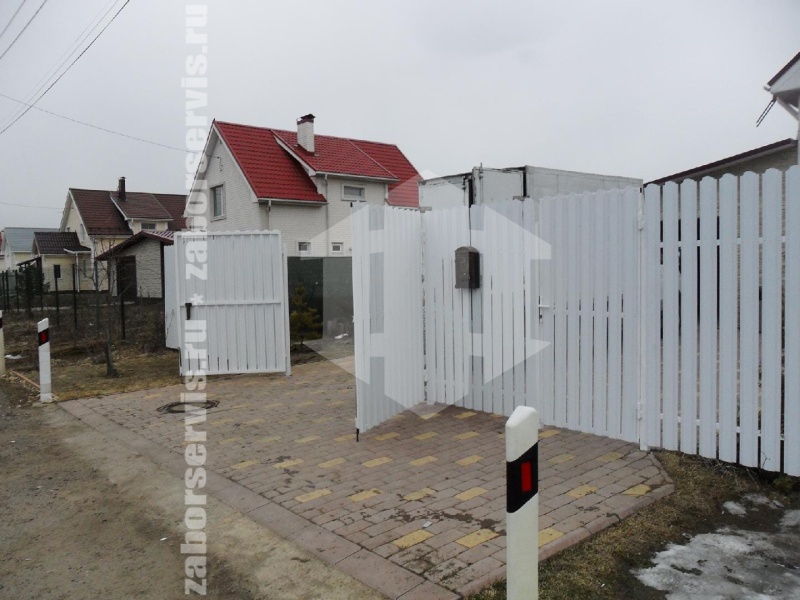 Забор из евроштакетника с бетонированием столбов 117 метров